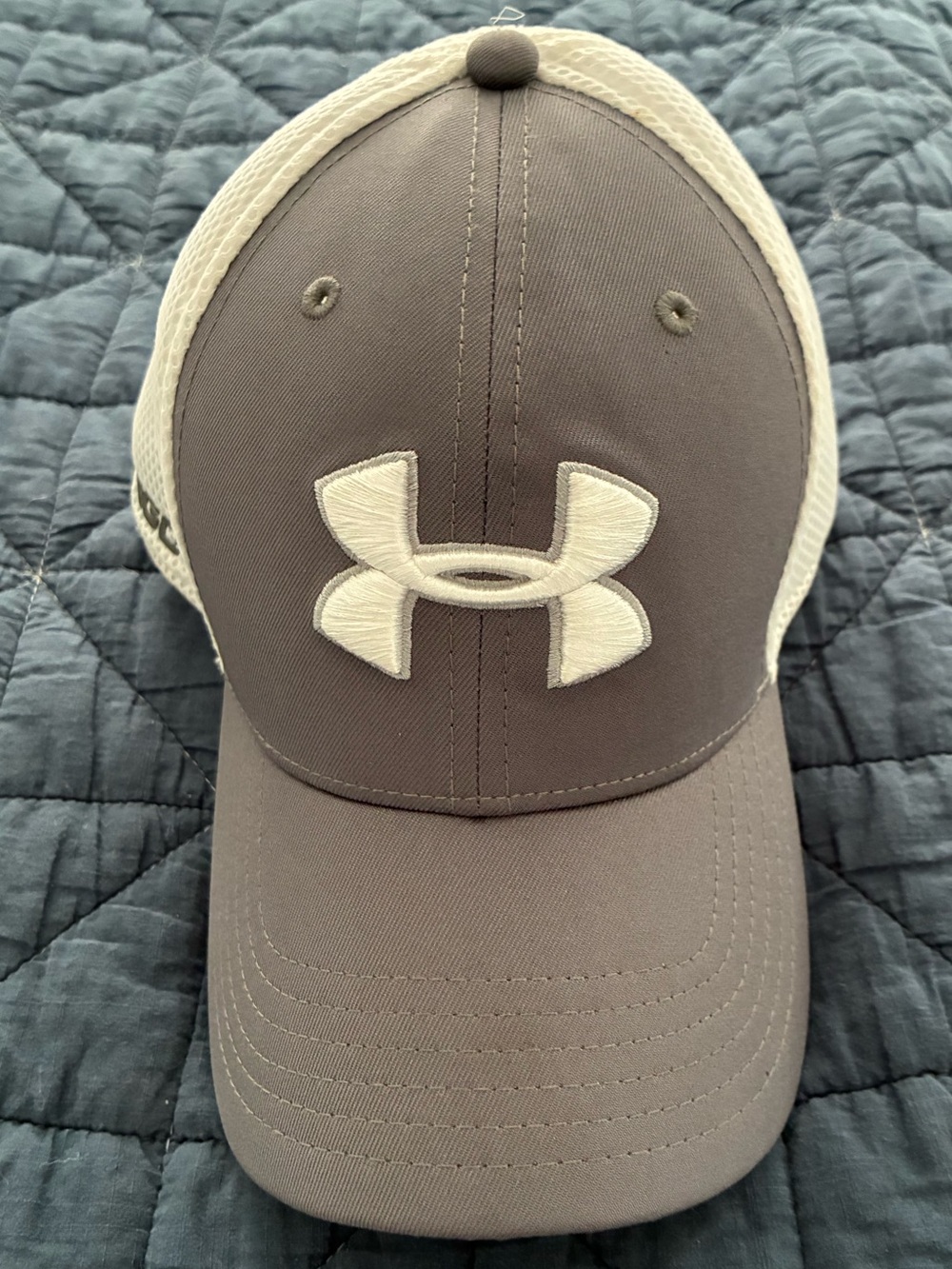 Under Armour Golf, gray and white fitted hat, UA medium/large flex fit